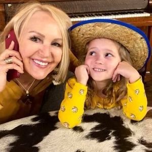 Meet your Posher, Paula